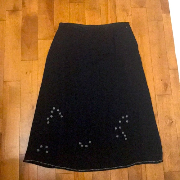 Black chiffon skirt with embroidered flowers - Picture 1 of 3